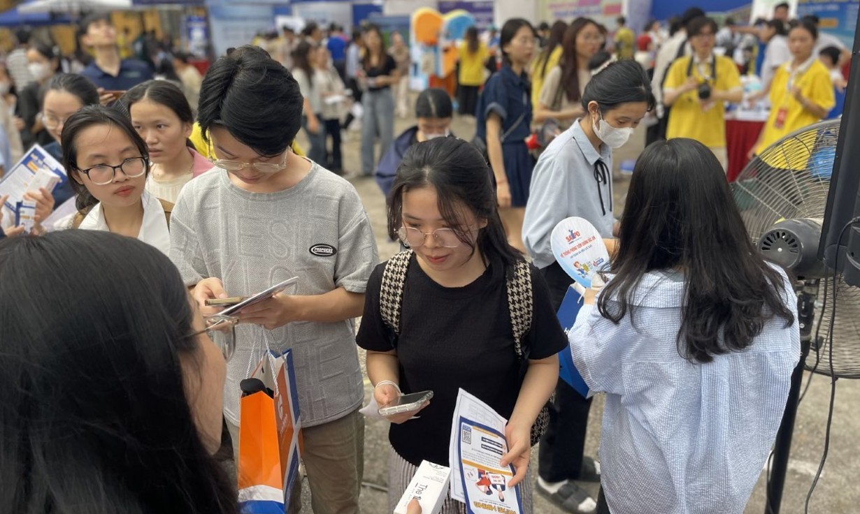 Dược phẩm E&S Việt Nam đồng hành cùng Ngày hội Việc làm – Job Fair 2025 Đại học Dược Hà Nội