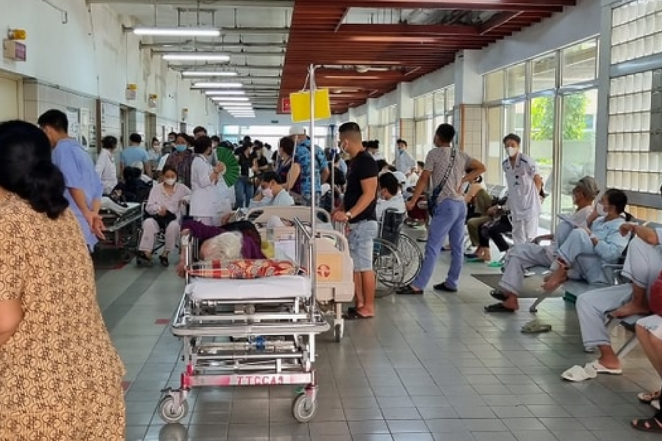 Bệnh viện luôn trong tình trạng quá tải